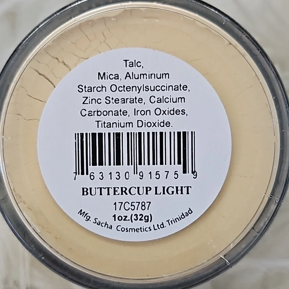 Sacha Buttercup Setting Powder in Light NIP